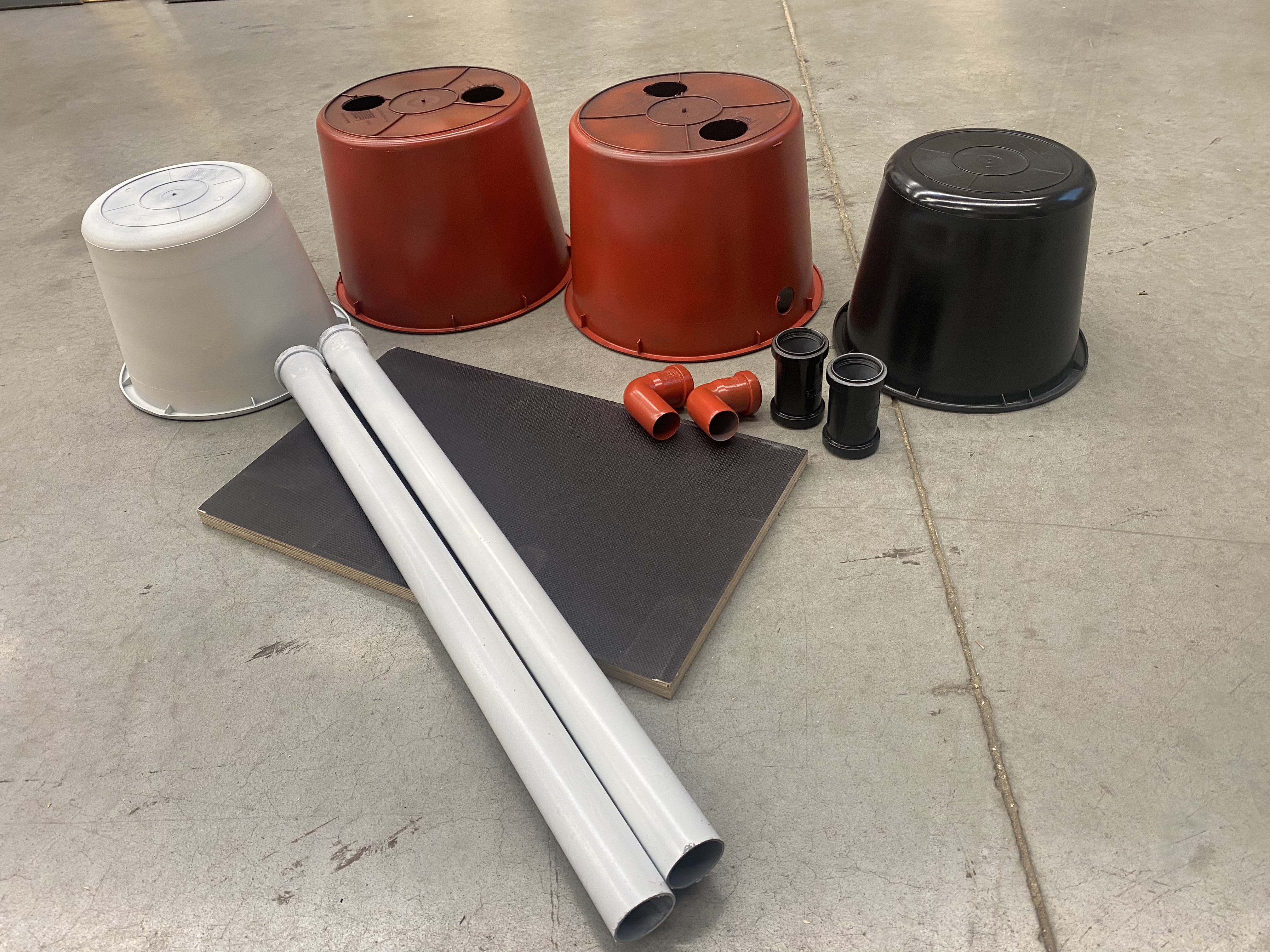 Fertig angesprühte Teile des XXL Nussknackers