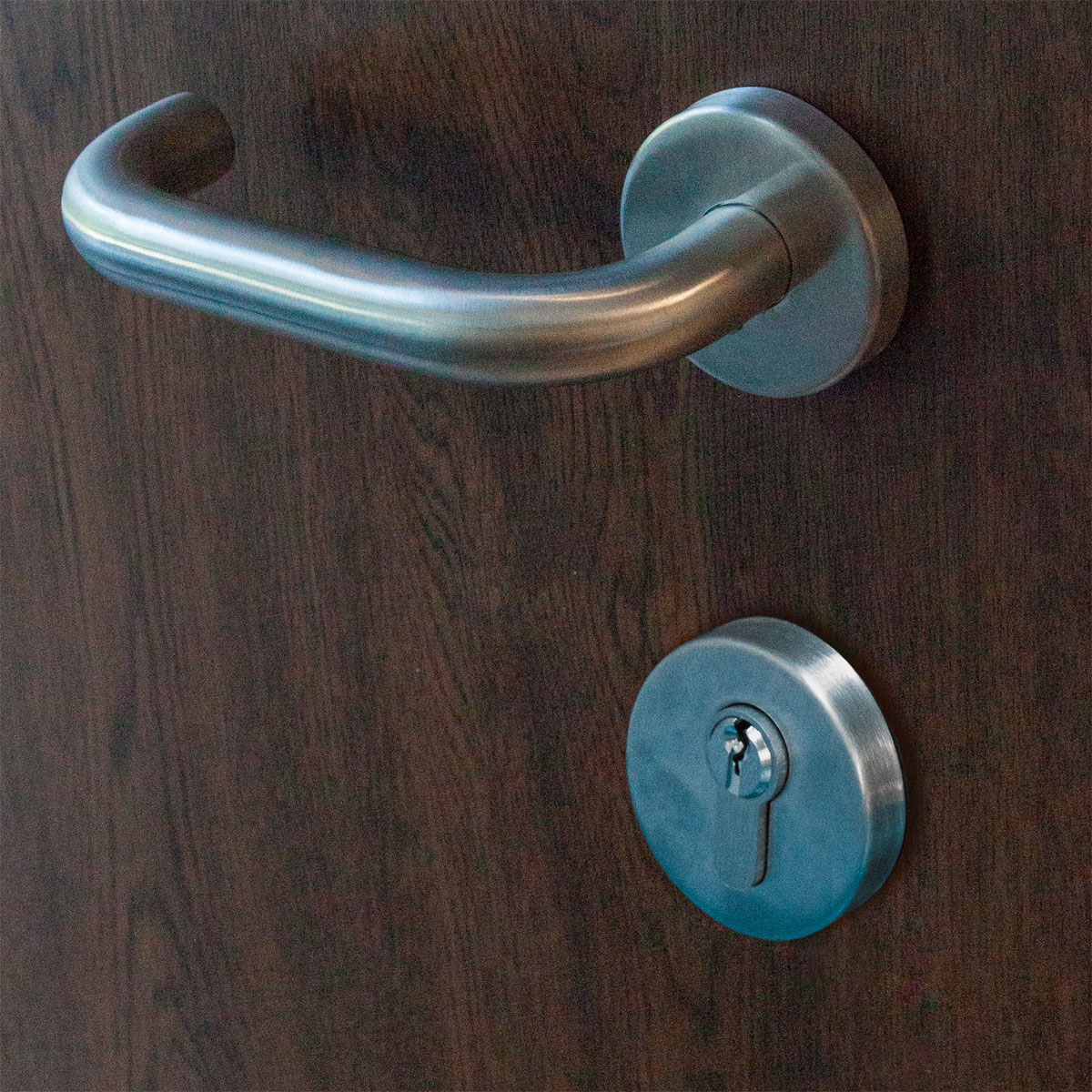 SplenDoor  Premium-Haustür Passivedoor Lund RC2 energiesparend einbruchsicher nussbaum 110 x 210 cm links Bild 6