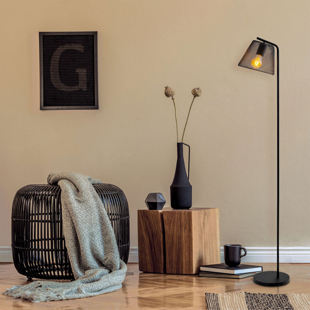 näve  Stehleuchte Korie schwarz Metall Bild 6