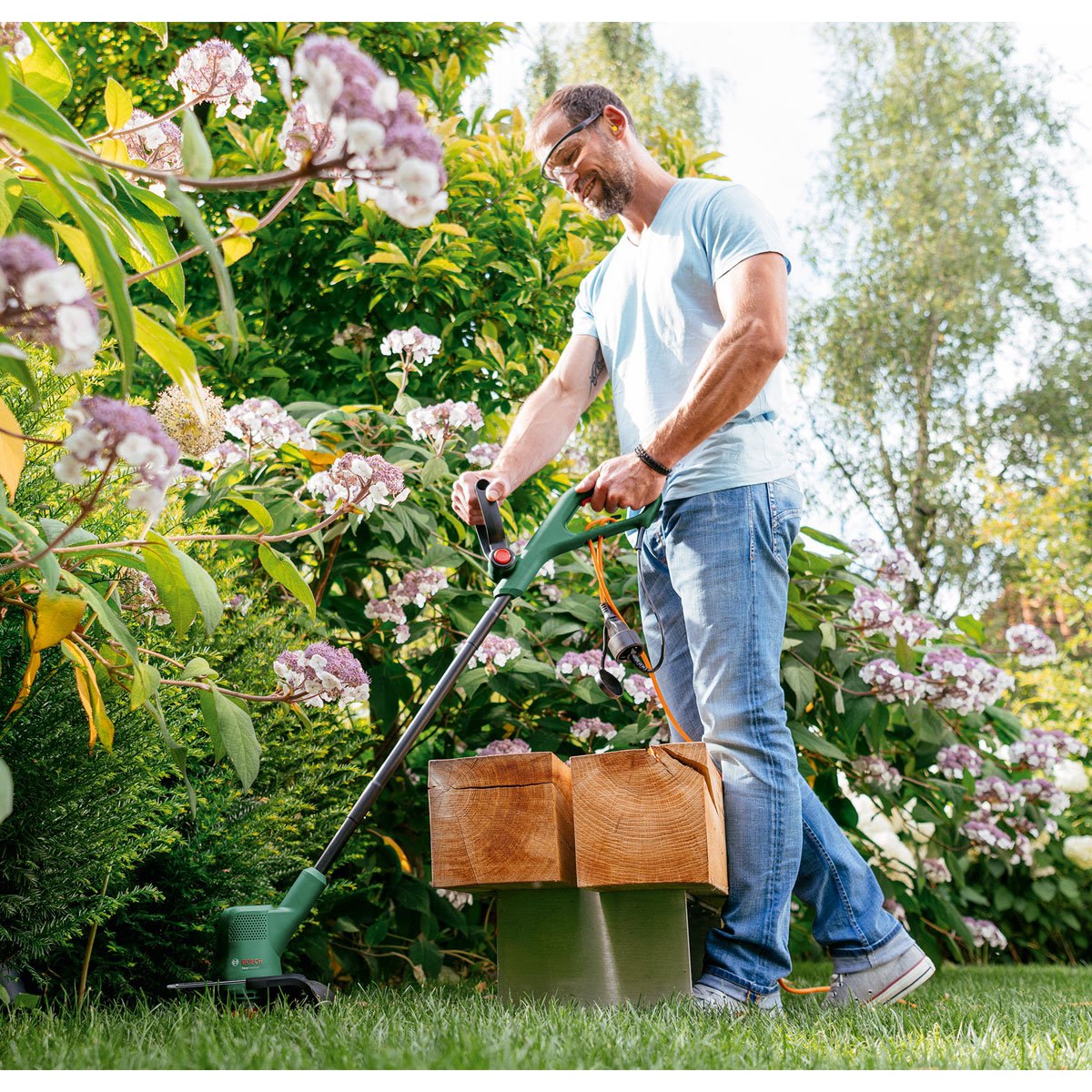 Bosch  Akku-Rasentrimmer EasyGrassCut 18 Solo Bild 4