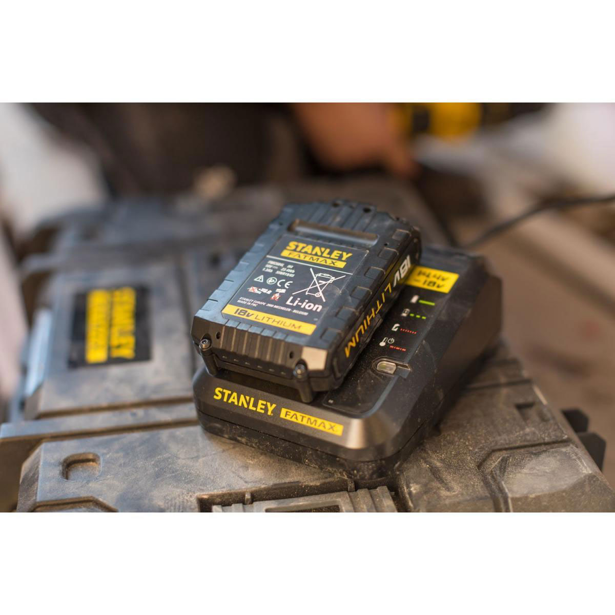 Stanley Schnellladegerät 2 Ah Bild 2